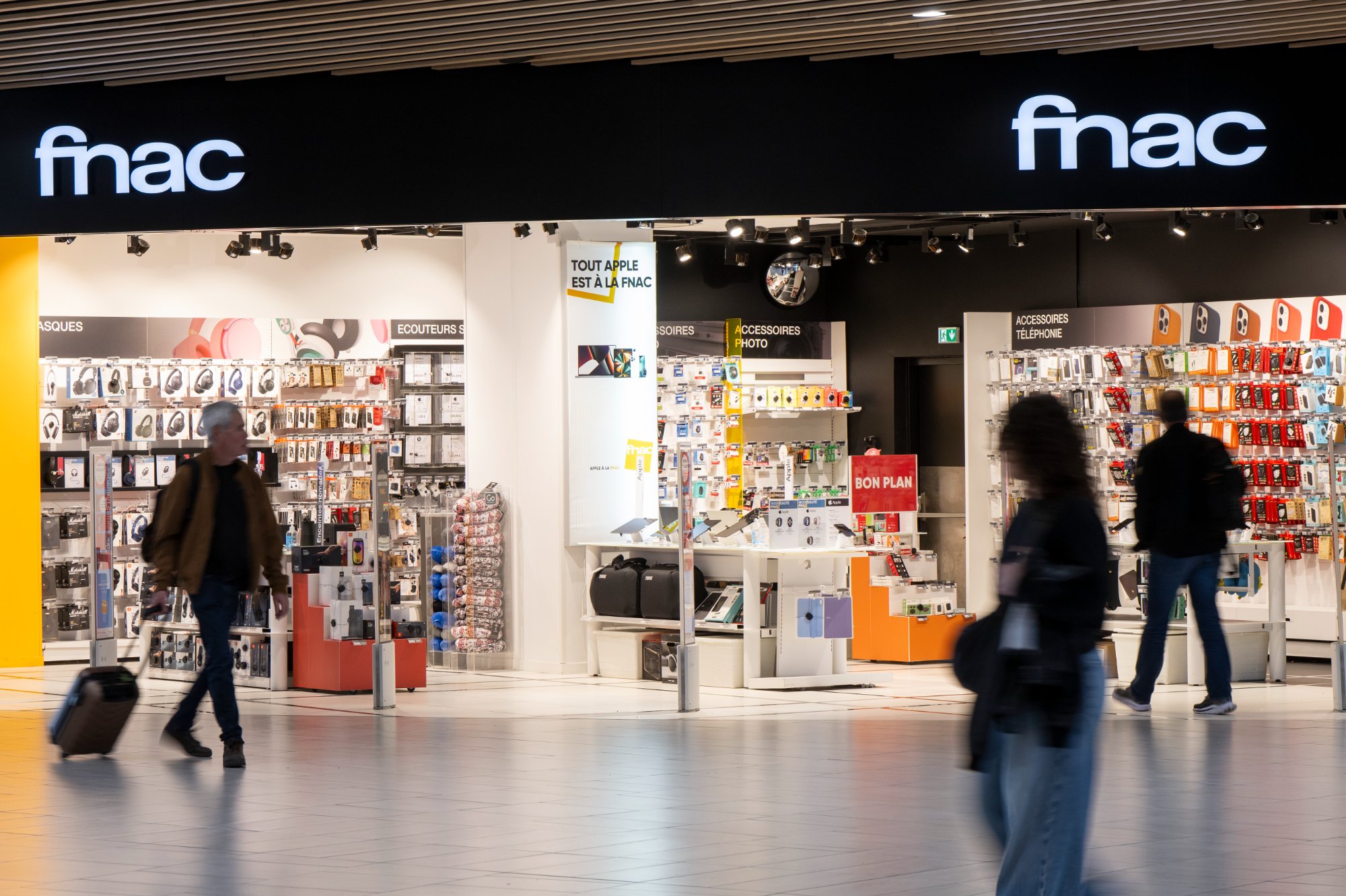 Fnac store - how foreign tech brands get into European retail